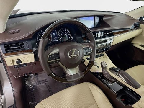 Used 2017 Lexus ES 350 w/ Navigation System Package FWD image 9