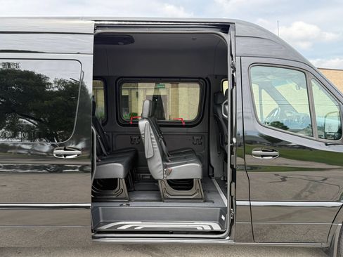 Used 2024 Mercedes-Benz Sprinter 2500 image 17