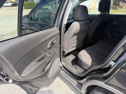 Used 2019 Chevrolet Trax LS w/ Tint and Cruise Package image 13