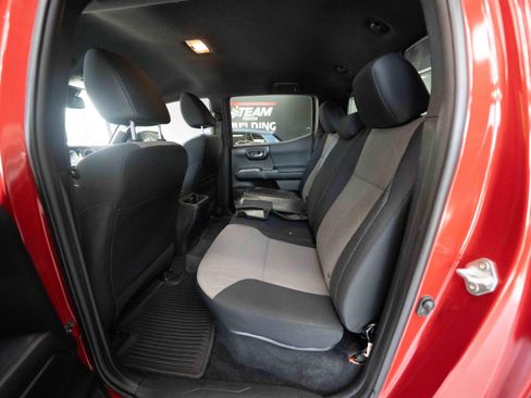 Used 2021 Toyota Tacoma TRD Sport AWD/4WD image 23