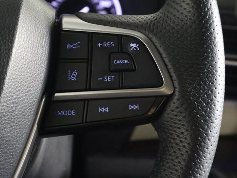 Used 2022 Toyota Sienna Limited image 44