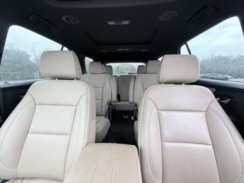 Used 2023 Chevrolet Traverse Premier image 21