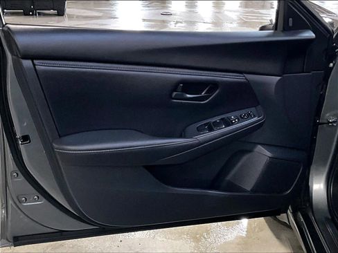 Used 2025 Nissan Sentra S image 9