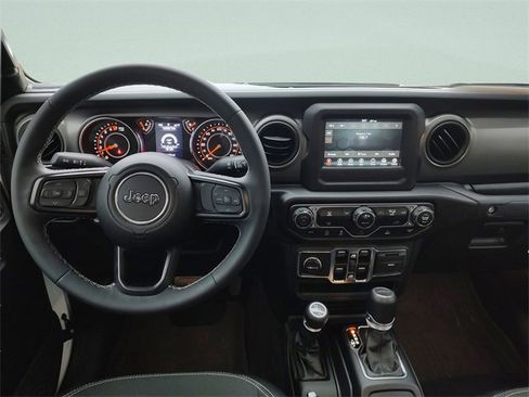 Certified 2023 Jeep Gladiator Sport S image 13