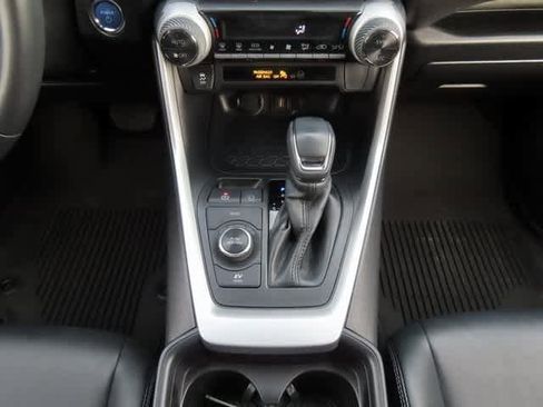 Used 2021 Toyota RAV4 XLE Premium image 21