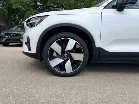 Certified 2023 Volvo C40 P8 Recharge Ultimate image 9