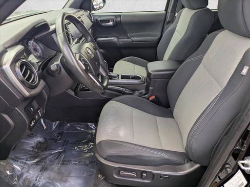 Used 2021 Toyota Tacoma TRD Off-Road w/ Technology Package AWD/4WD image 15