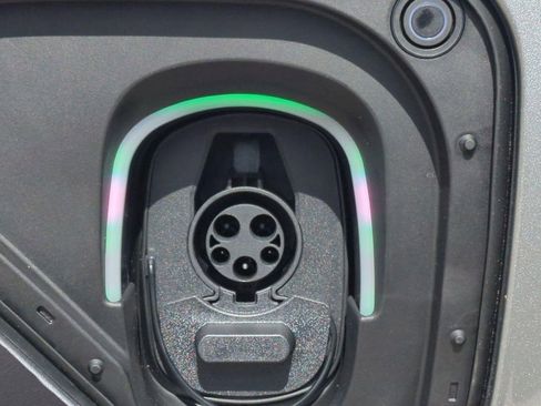 New 2026 Cadillac Vistiq Sport w/ LPO, Floor Liner Package image 17