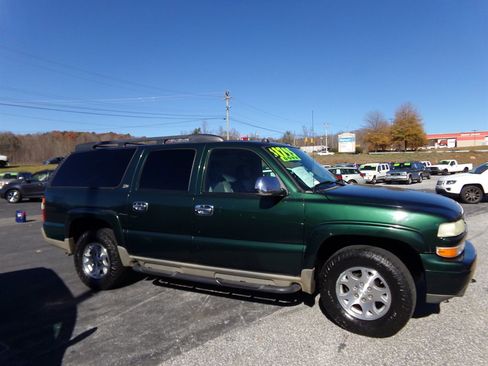 Used 2004 Chevrolet Suburban Z71 w/ Preferred Equipment Group image 3