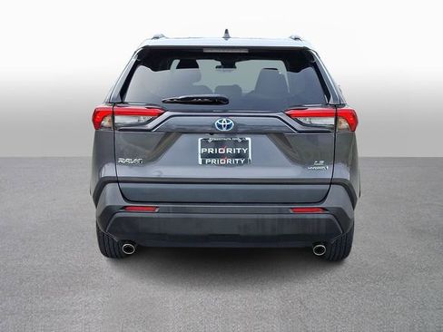 Certified 2022 Toyota RAV4 LE image 5