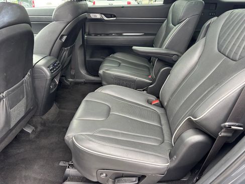 Used 2025 Hyundai Palisade Limited FWD image 12