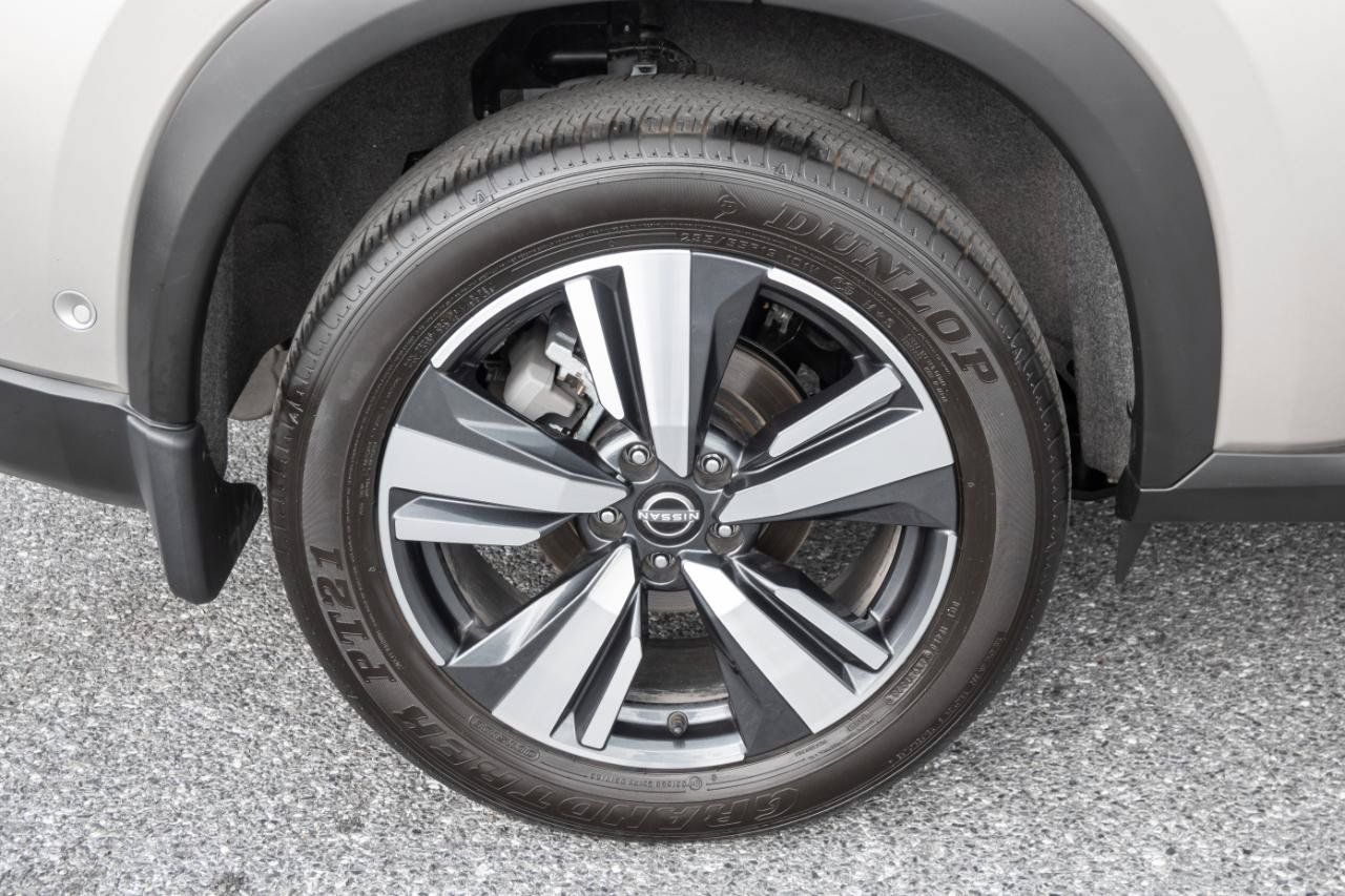 Used 2025 Nissan Rogue SL w/ SL Premium Package AWD/4WD image 39