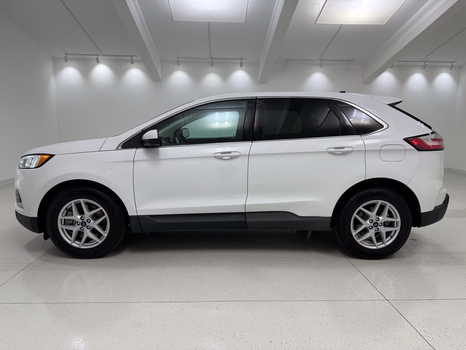 Used 2021 Ford Edge SEL FWD image 5