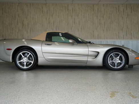 Used 2002 Chevrolet Corvette Convertible w/ Preferred Equipment Group2 RWD image 6