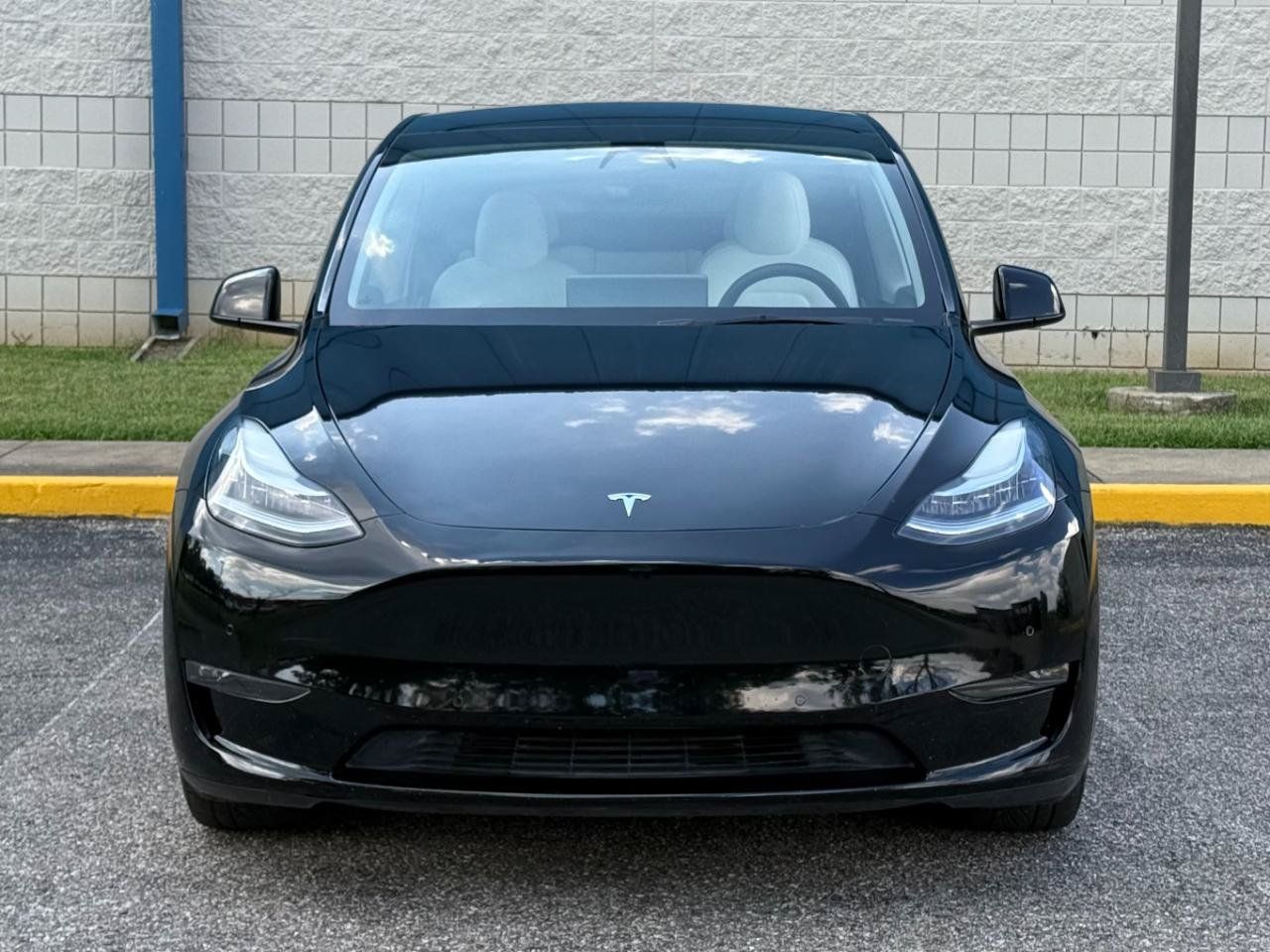 Used 2022 Tesla Model Y Long Range AWD/4WD image 2