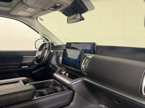 Used 2025 Ford Expedition Platinum AWD/4WD image 30
