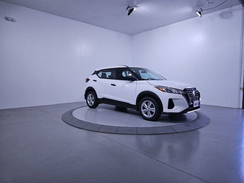 New 2025 Nissan Kicks Play S image 7