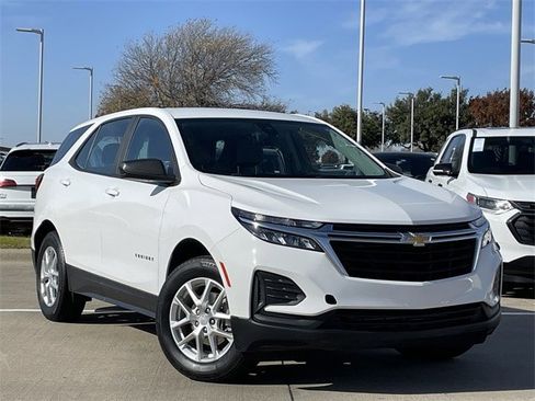 Used 2024 Chevrolet Equinox LS image 2