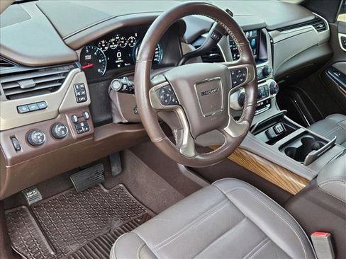 Used 2019 GMC Yukon Denali w/ Denali Ultimate Package image 10