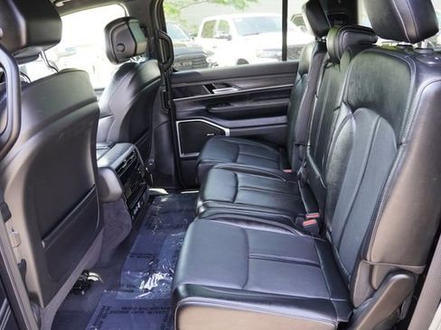 Used 2024 Jeep Wagoneer Series II w/ Flexible Seating Group AWD/4WD image 18