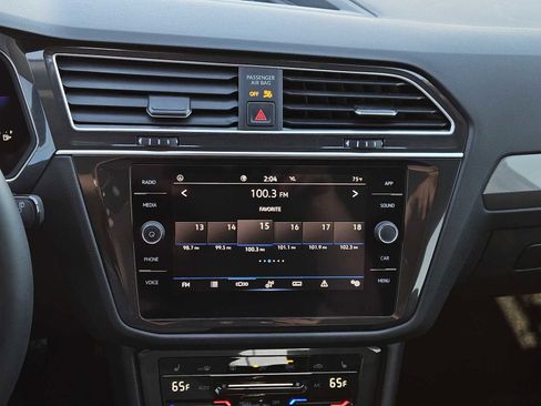 Used 2022 Volkswagen Tiguan SE image 17