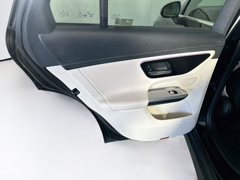 Used 2024 Mercedes-Benz GLC 300 4MATIC image 27