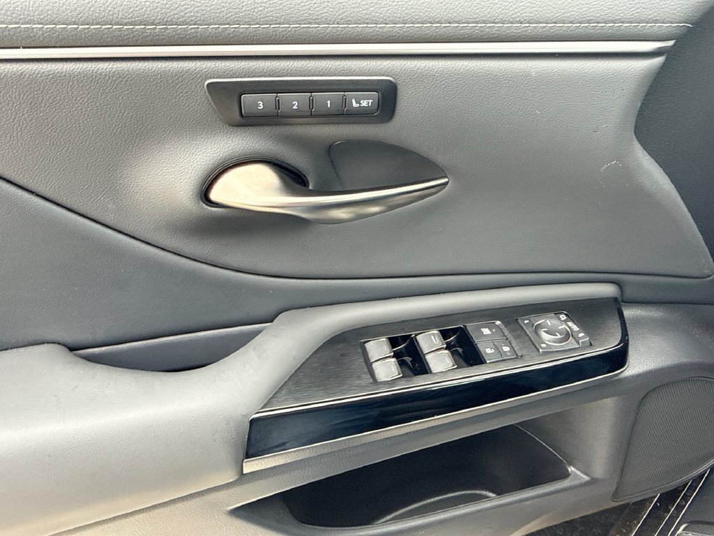 Used 2025 Lexus ES 350 w/ Premium Package FWD image 29