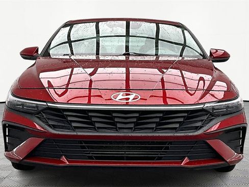 Used 2024 Hyundai Elantra SEL image 3
