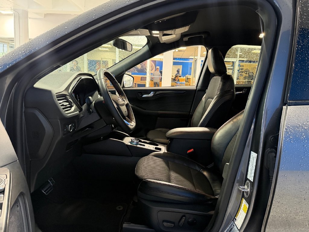 Used 2024 Ford Escape ST-Line w/ Tech Pack #1 FWD image 9