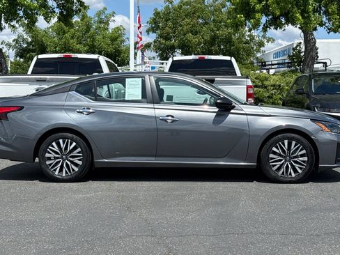 Certified 2024 Nissan Altima 2.5 SV FWD image 3