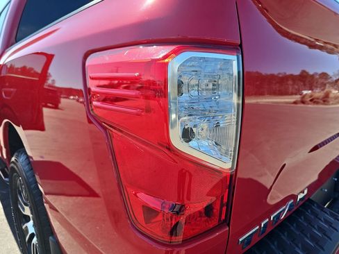 Used 2020 Nissan Titan SV w/ SV Convenience Package image 36