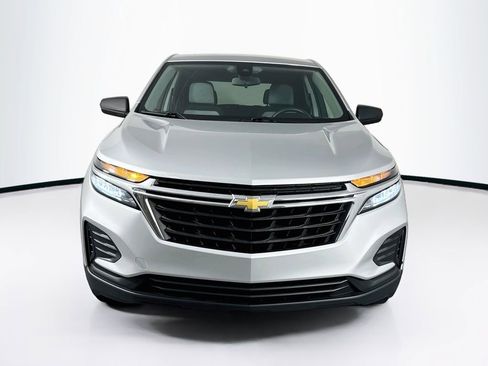 Used 2022 Chevrolet Equinox LS w/ LS Convenience Package FWD image 2