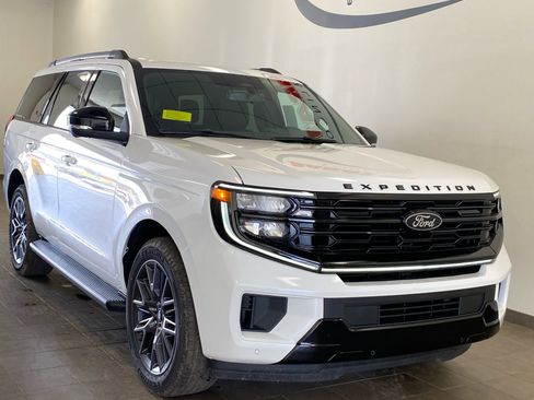 New 2026 Ford Expedition Platinum image 9