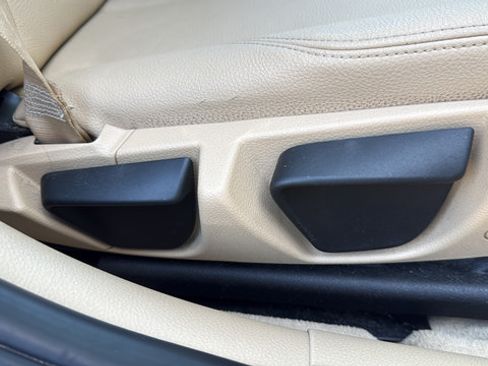 Used 2015 BMW 320i Sedan RWD image 19