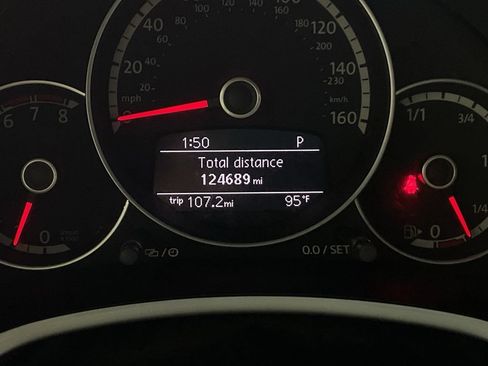 Used 2013 Volkswagen Beetle Turbo FWD image 37