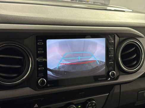 Used 2020 Toyota Tacoma TRD Off-Road w/ Technology Package AWD/4WD image 19