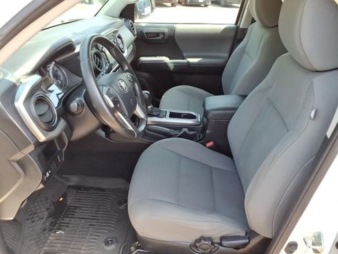 Used 2017 Toyota Tacoma SR5 w/ Tow Package RWD image 15
