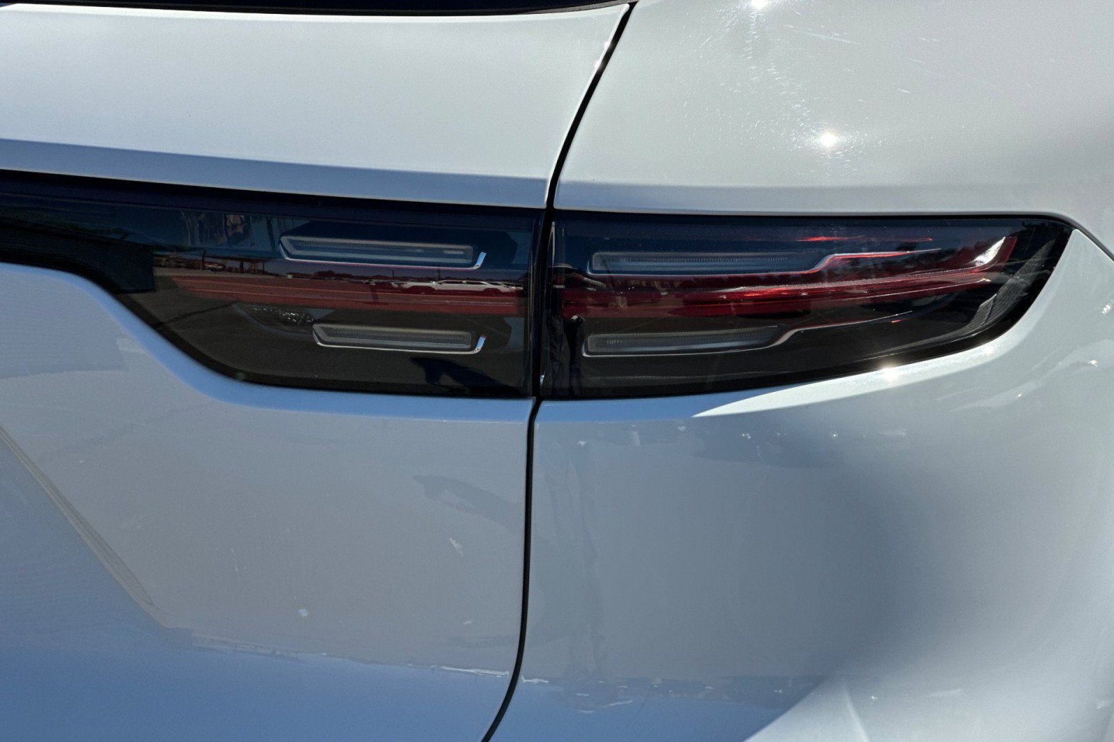 Certified 2023 Porsche Cayenne AWD/4WD image 28
