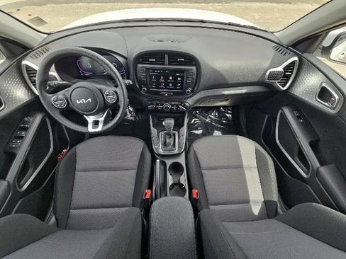 Used 2025 Kia Soul LX w/ LX Technology Package FWD image 29