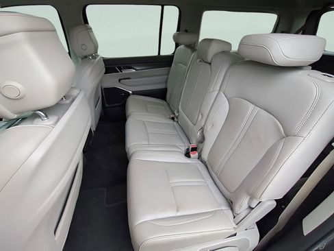 Used 2023 Jeep Wagoneer Series III w/ Preferred Equipment Group image 13