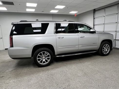 Used 2020 GMC Yukon XL Denali image 12