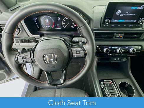 Used 2025 Honda Pilot Sport image 12