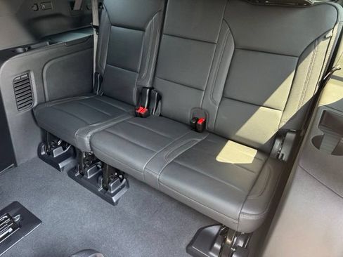 Used 2025 Chevrolet Suburban High Country AWD/4WD image 9