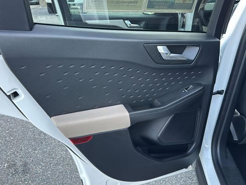 Used 2020 Ford Escape SE image 15