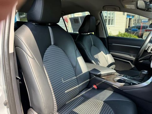 Used 2022 Toyota Camry SE w/ Carpet Mat Package (TMS) AWD/4WD image 29