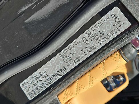 Used 2022 Jeep Grand Cherokee Summit w/ Luxury Tech Group V image 38