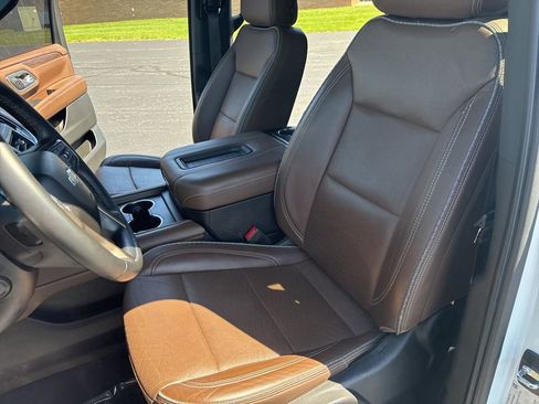 Used 2023 Chevrolet Suburban High Country AWD/4WD image 45