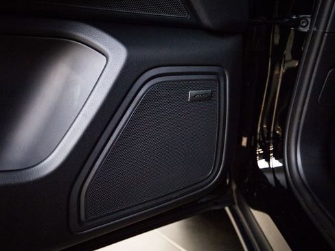Certified 2025 Porsche Macan AWD/4WD image 21