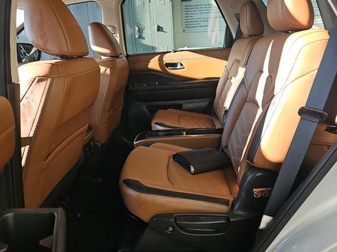 Used 2024 Nissan Pathfinder Platinum AWD/4WD image 13