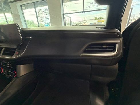 Used 2022 Chevrolet Suburban LT w/ LT Signature Plus Package AWD/4WD image 54